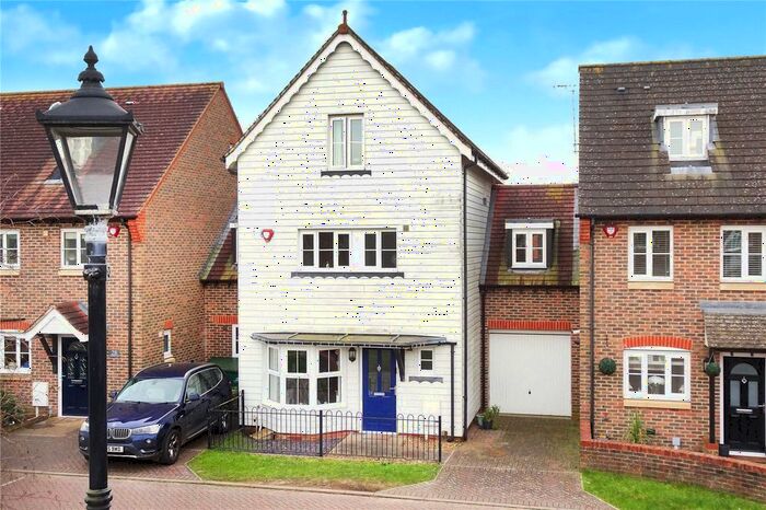 5 Bedroom Terraced House To Rent In Lucksfield Way, Angmering, West Sussex, BN16