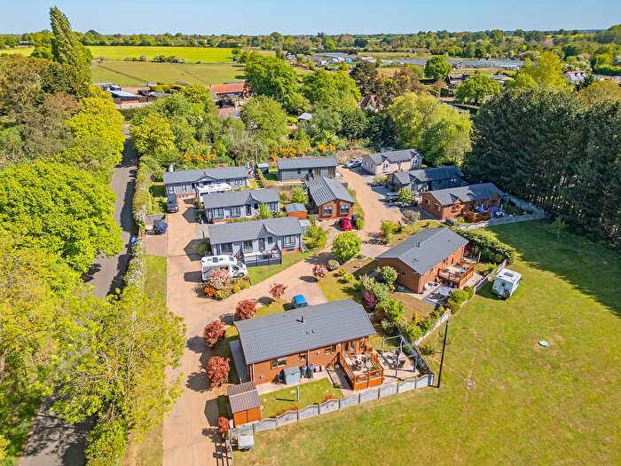 2 Bedroom Mobile/park Home For Sale In Newbourne, Woodbridge, IP12