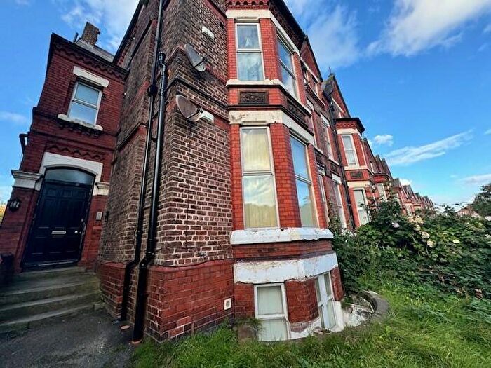 Flat To Rent In Newsham Drive, L6