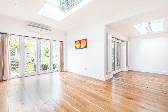 4 Bedroom Detached House To Rent In Saxon Drive, London, W3