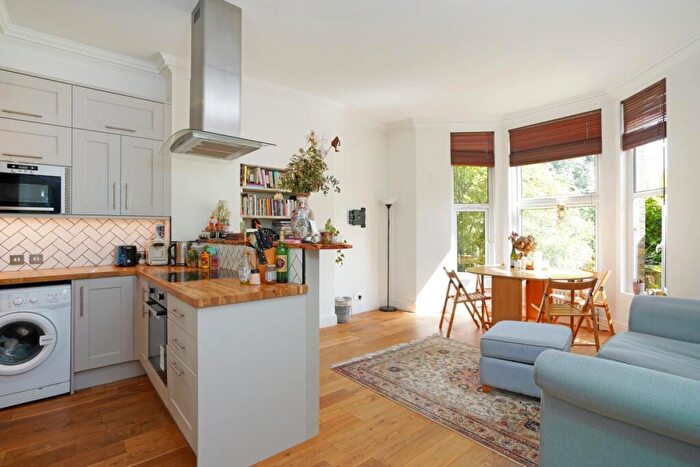 3 Bedroom Flat To Rent In Trinity Road London, N22