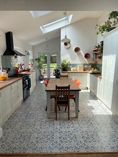 4 Bedroom Semi-Detached House To Rent In Butts Hill, Frome, BA11