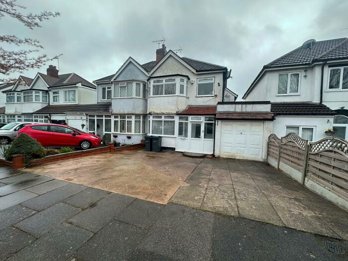 3 Bedroom Semi-Detached House To Rent In Bushmore Road, Hall Green, B28