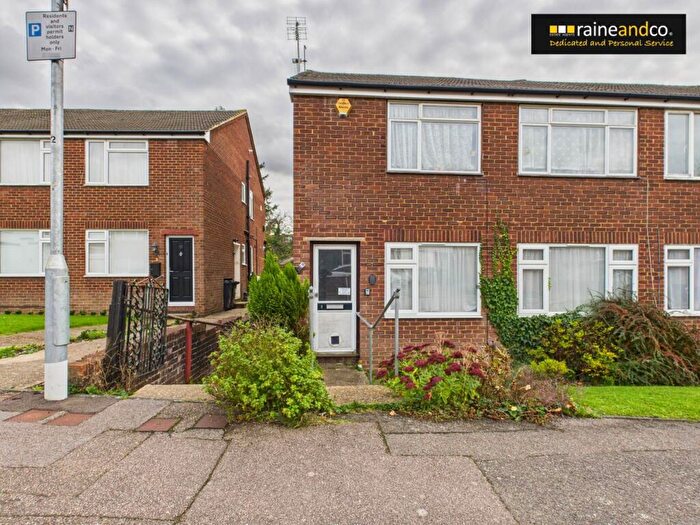 2 Bedroom Maisonette For Sale In St Vincents Way, Potters Bar, EN6