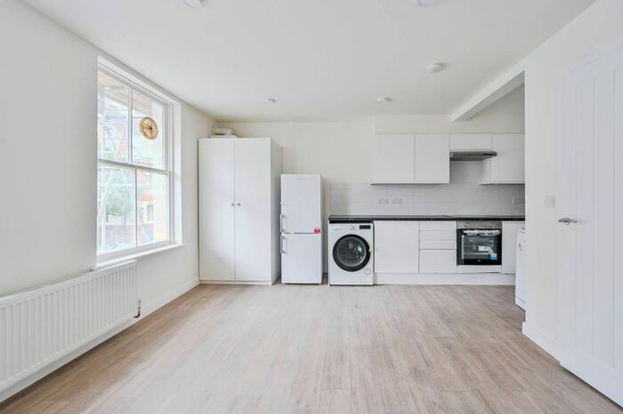 1 Bedroom Flat To Rent In Roman Road, Bow, London, E3