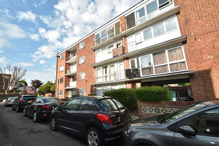 2 Bedroom Flat To Rent In Kent Road, Southsea, Hampshire, PO5