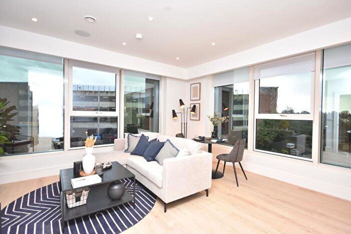 1 Bedroom Flat To Rent In Virginia House, Walton Street, HP21