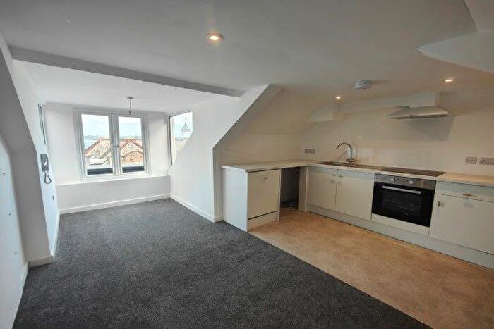 1 Bedroom Flat To Rent In Clare Terrace, Falmouth, TR11
