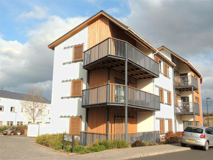 2 Bedroom Flat To Rent In Roman Way, Hanham, Bristol, BS15