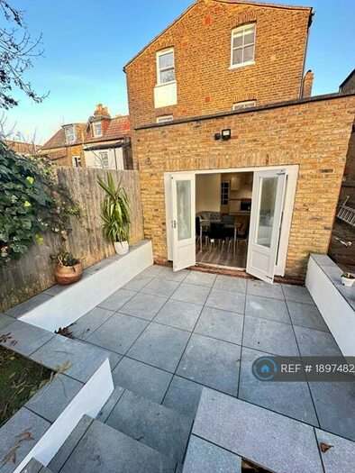 2 Bedroom Flat To Rent In Selsdon Road, West Norwood, Brixton, Herne Hill, Tulse Hill, SE27