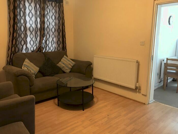 3 Bedroom Terraced House To Rent In Fountain Road, London, SW17