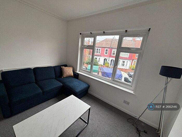 2 Bedroom Flat To Rent In Radbourne Road, London, SW12