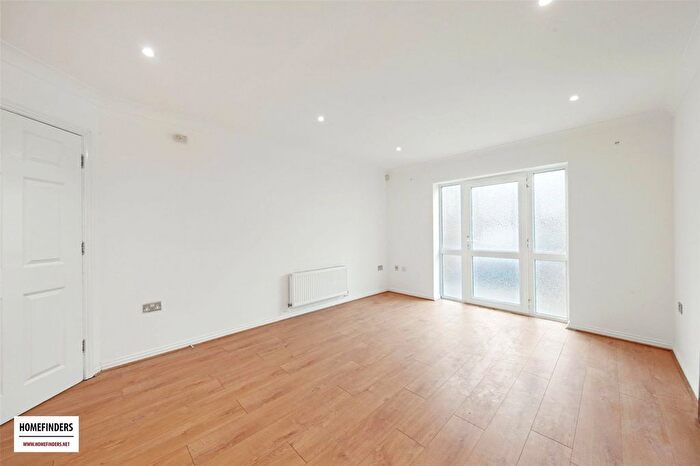 2 Bedroom Flat To Rent In Turner Street, London, E16
