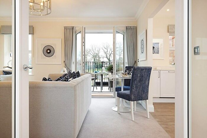 2 Bedroom Flat For Sale In Hatch Lane, Windsor, SL4