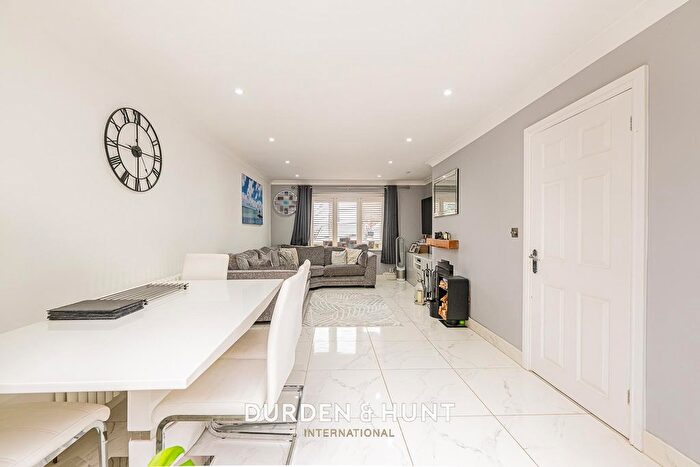 3 Bedroom End Of Terrace House For Sale In Upton Close, Stanford-Le-Hope, SS17