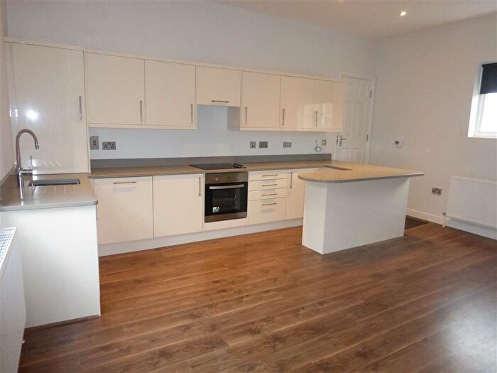 2 Bedroom Flat To Rent In South Parade, Bawtry, Doncaster, DN10