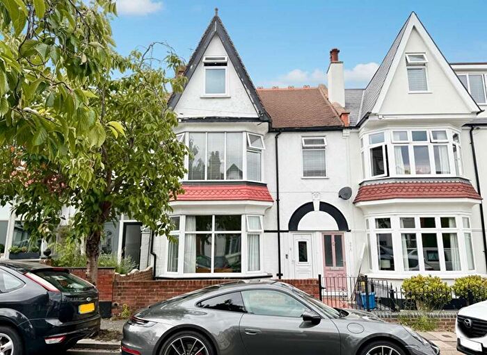 3 Bedroom Maisonette For Sale In Leigh On Sea, SS9