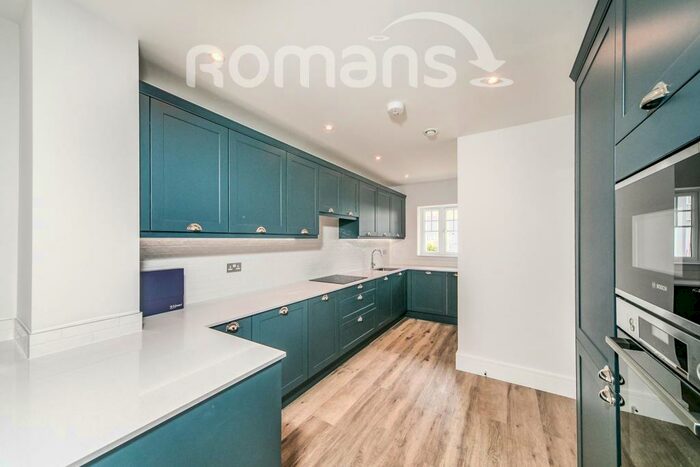 4 Bedroom End Of Terrace House To Rent In Green Park, Reading, RG2