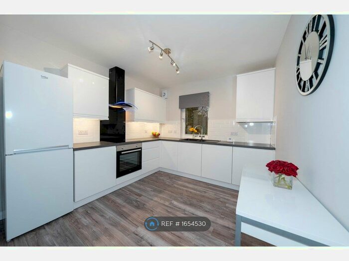 2 Bedroom Flat To Rent In Margaret Place, Aberdeen, AB10