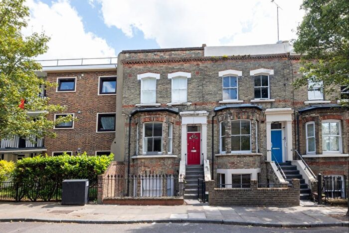 2 Bedroom Villa For Sale In Alexander Road, Islington, N19