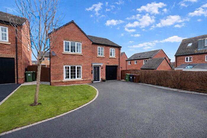4 Bedroom Detached House For Sale In Oak Drive, Whinmoor, Leeds, LS14