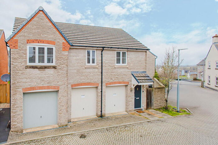 2 Bedroom Coach House For Sale In Ridgeway Farm, SN5