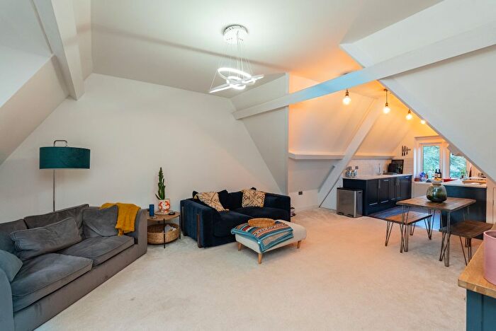 1 Bedroom Flat For Sale In Grenehurst Park, Capel, RH5