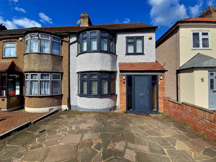 3 Bedroom End Of Terrace House To Rent In Seymer Road, Romford, RM1