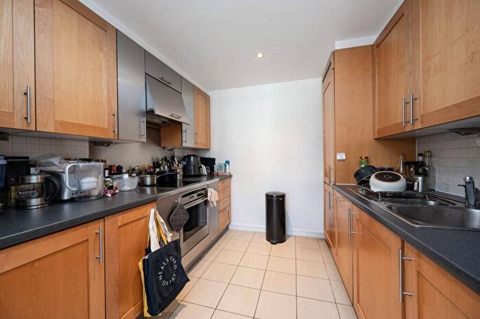 1 Bedroom Flat To Rent In City Road, Angel, London, EC1V