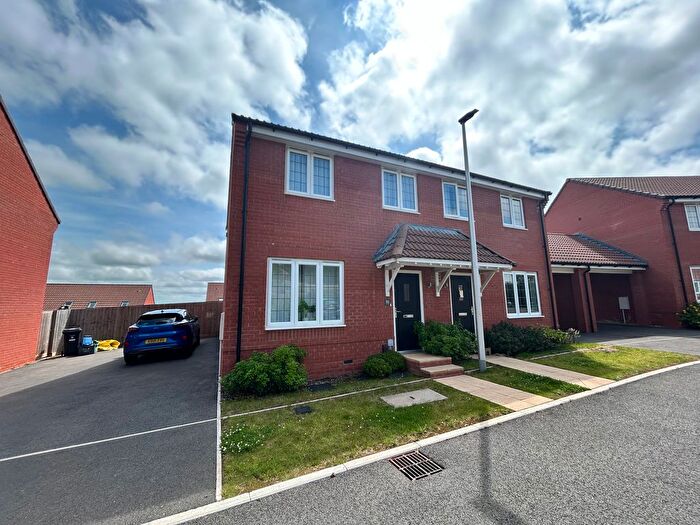 3 Bedroom Semi-Detached House To Rent In Lang Hill, Exeter, EX1