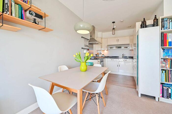 1 Bedroom Flat For Sale In Mantle Road, Brockley, London, SE4