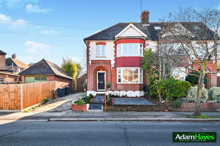 3 Bedroom Semi Detached House For Sale In Lullington Garth, Woodside Park, N12