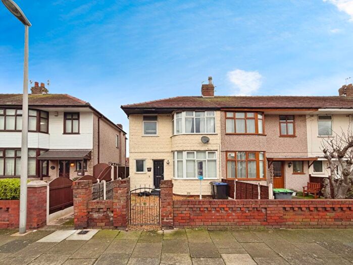3 Bedroom Semi Detached House For Sale In Faringdon Avenue, Blackpool, Lancashire, FY4
