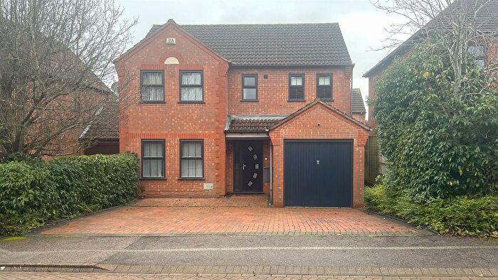 4 Bedroom Detached House For Sale In The Hythe, Two Mile Ash, Milton Keynes, MK8