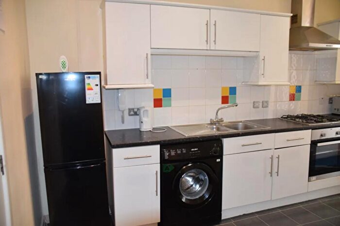 2 Bedroom Flat To Rent In B Burford Road, Nottingham, NG7