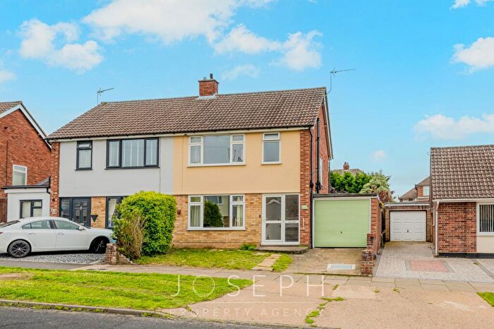 3 Bedroom Semi-Detached House For Sale In Fircroft Road, Ipswich, IP1