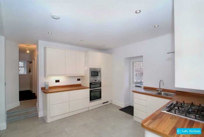 2 Bedroom Apartment To Rent In Rutland Street, Matlock, DE4