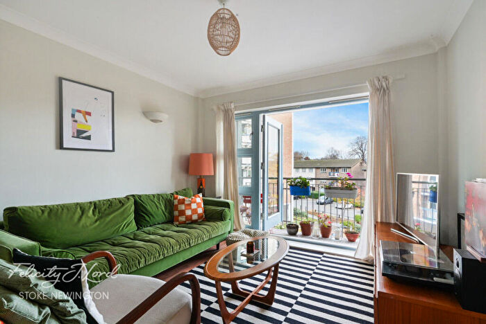 2 Bedroom Flat For Sale In Cazenove Road, London, N16