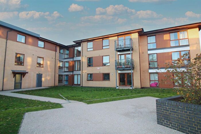 2 Bedroom Flat To Rent In Commonwealth Drive, Crawley, West Sussex., RH10