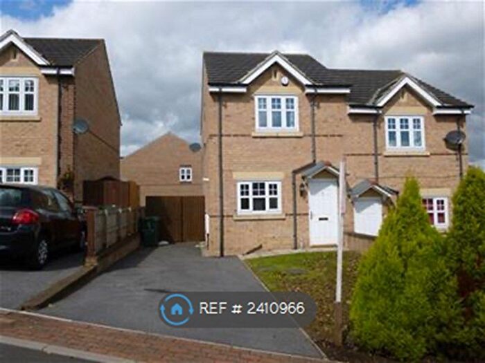 2 Bedroom Semi-Detached House To Rent In Rosedale Fold, Bradford, BD10
