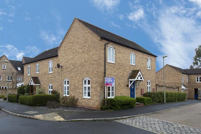 3 Bedroom Semi-Detached House To Rent In Ashmead Road, Banbury, OX16