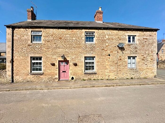 3 Bedroom Semi-Detached House To Rent In , Queen Street, Geddington, NN14