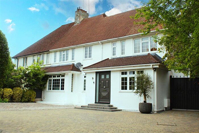 5 Bedroom Semi-Detached House For Sale In Baker Street, Potters Bar, EN6