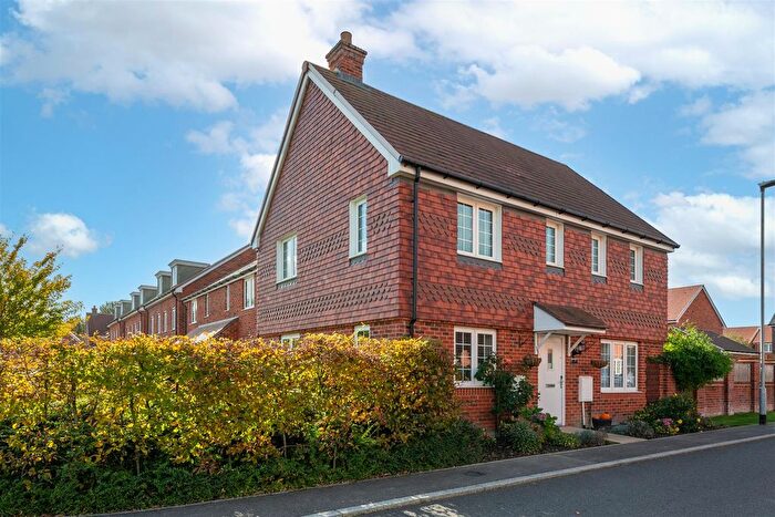 3 Bedroom Detached House For Sale In Emerald Road, Crawley, RH10