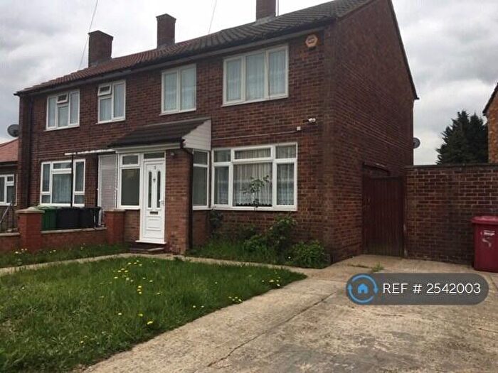 2 Bedroom Semi-Detached House To Rent In Manfield Close, Slough, SL2