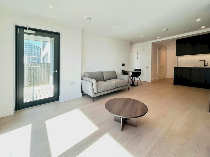 1 Bedroom Apartment To Rent In Hawksbury Heights, London, SE17