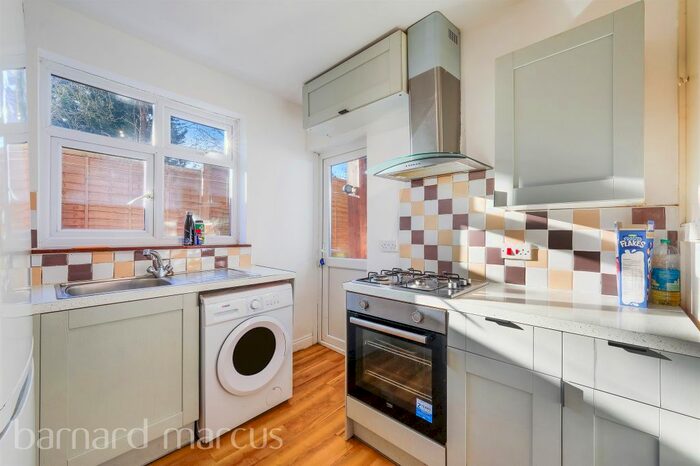 2 Bedroom Flat To Rent In Martin Way, Morden, SM4
