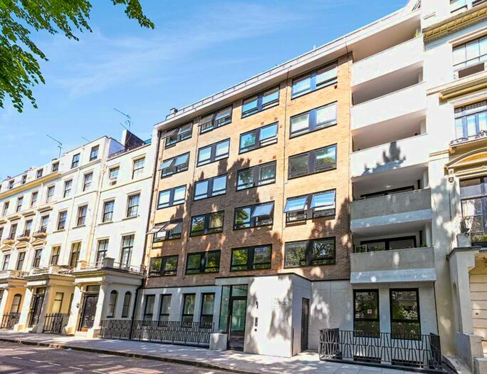 Studio To Rent In Queens Gardens, Lancaster Gate, London W2