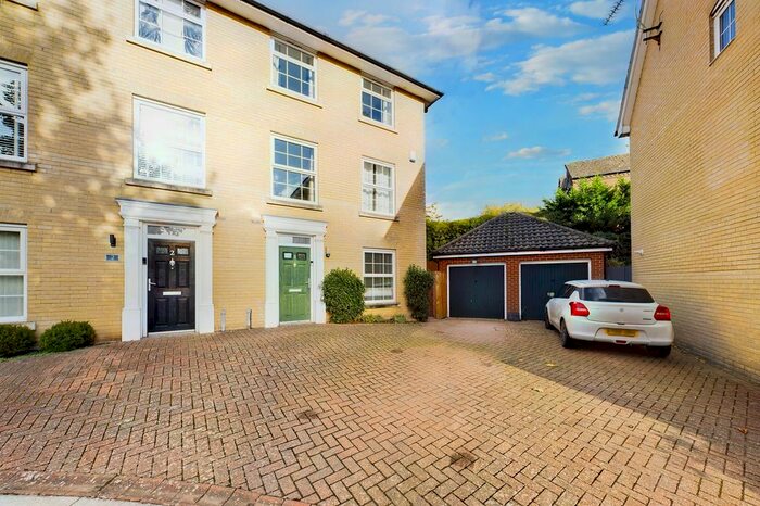 4 Bedroom Semi-Detached House To Rent In Crown House Close, Thetford, IP24