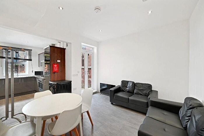 4 Bedroom Semi-Detached House To Rent In Midland Street, Sheffield, S1